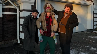 Украинский блогер снял нашу версию "Один дома" с известными актерами и шутками о "Холостяке"