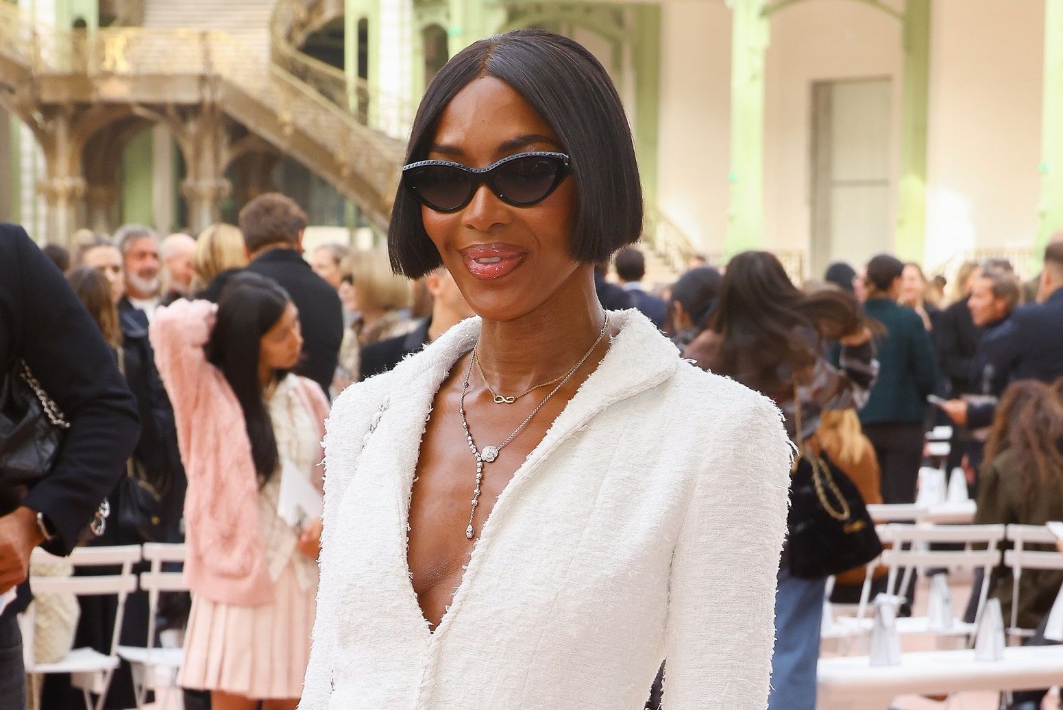 Порно бюстгалтер Лена Ленинаның порно фотосуреттері