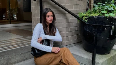 Скинни джинсы в прошлом: трендовые брюки, которые покорят твое сердце этой зимой