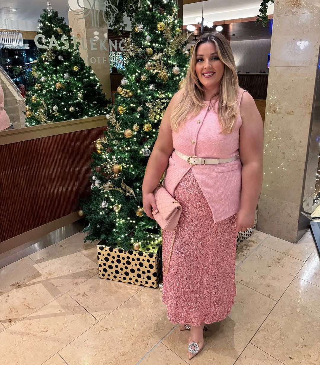 Образы на Новый год для девушек plus-size: изысканные, стильные и с блестками - 668983 Образы на Новый год для девушек plus-size: изысканные, стильные и с блестками - фото 668983