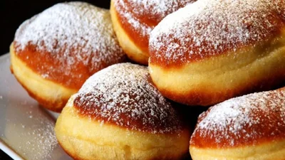 Те самые пончики: готовим на Рождество румяные пончики на водке с маковой начинкой