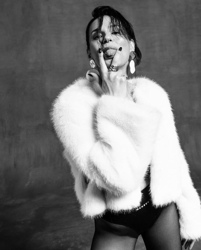 Bada Boom Тольяттидегі секс-бум Эви Делатоссомен порно көру