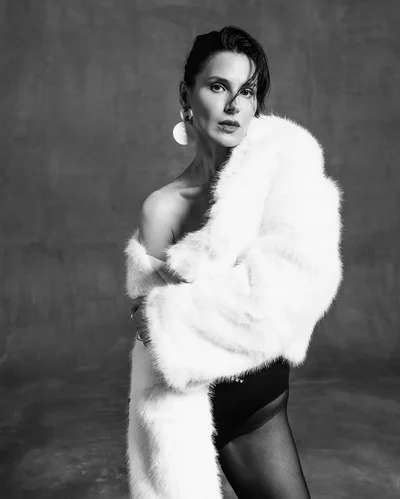 Әйелімді байлап, порно көріп жатқанда мені трахает етті Подольск Щербинка көліктегі секс