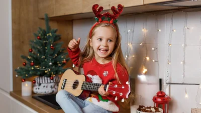 Забавные поздравления с Рождеством 2025 - картинки как из фильмов и веселая проза