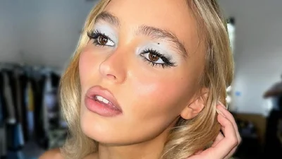 Святкові стрілки на будь-який смак: ідеї стильного макіяжу до Нового року 2025