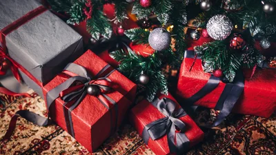 Класні вірші для привітання з Новим роком 2025 - листівки та слова, які варто надіслати