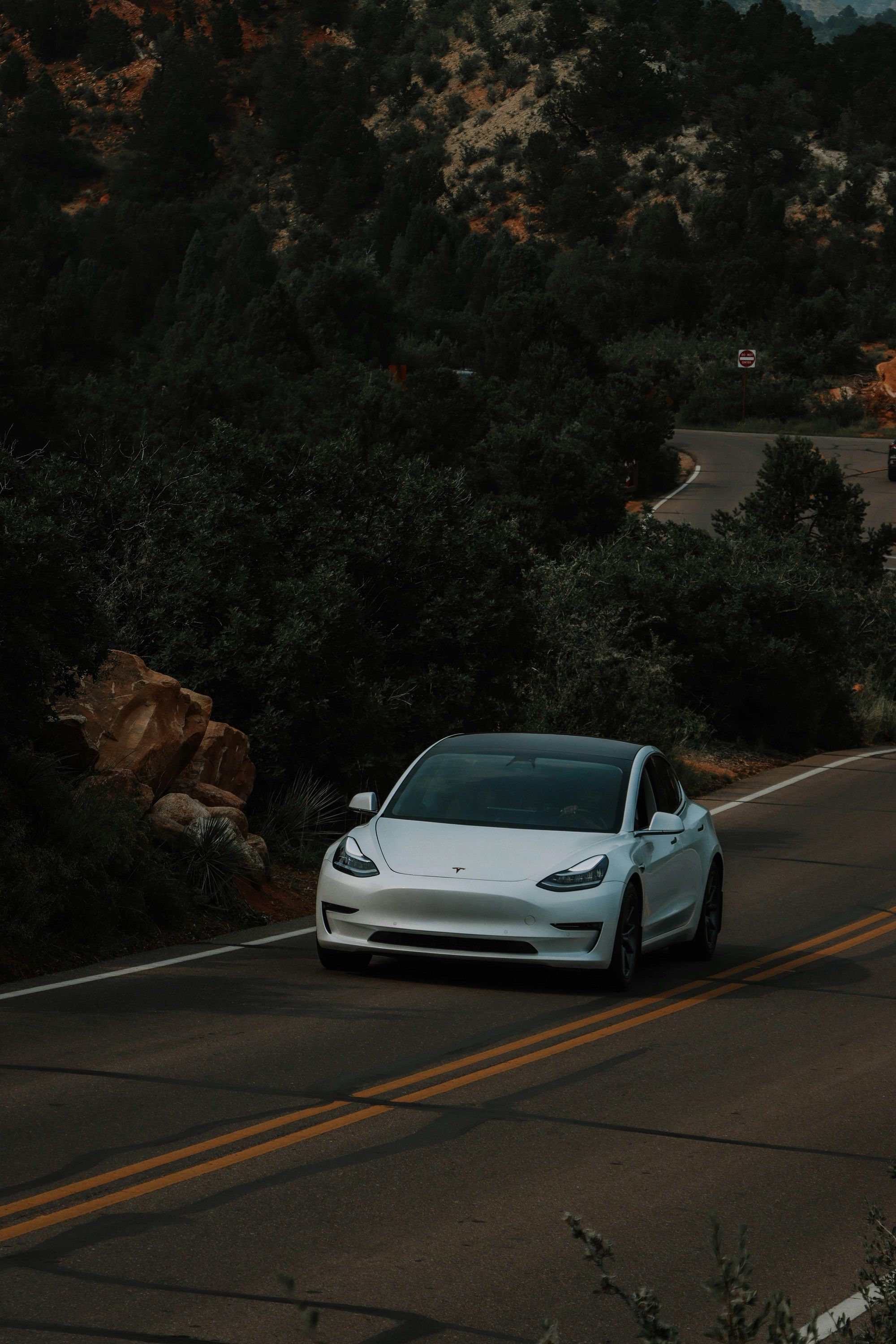 Tesla - чудовий вибір, якщо ти шукаєш електромобіль для міста - 671102 Tesla - отличный выбор, если ты ищешь электромобиль для города - фото 671102