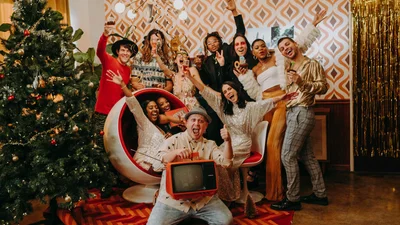 Вибухові привітання з Новим 2025 роком для твоїх найближчих друзів