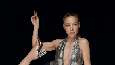 Зимова казка: Тіна Кароль босоніж походила по снігу у Карпатах – відео