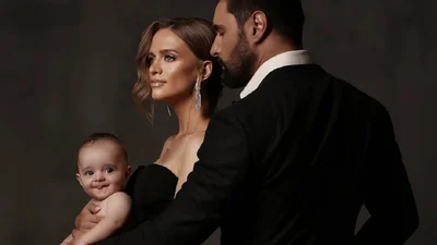 Віталій Козловський зворушив розкішною фотосесією з дружиною та сином Оскаром на честь першої річниці шлюбу