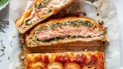 Святковий рецепт лосося "Веллінгтона" - швидко й дуже смачно