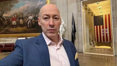 Меми про Дмитра Гордона, який знову вражає прогнозами про війну в Україні