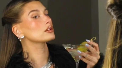 Быстрый новогодний макияж 2025: 5 стильных идей, которые легко создать за минуту