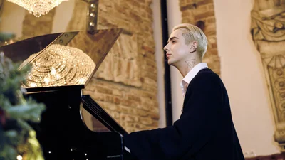 MÉLOVIN в новом mood video "Новорічна-2" признался, что готов к отцовству