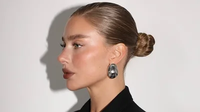 Как сделать идеальную новогоднюю прическу за 3 минуты