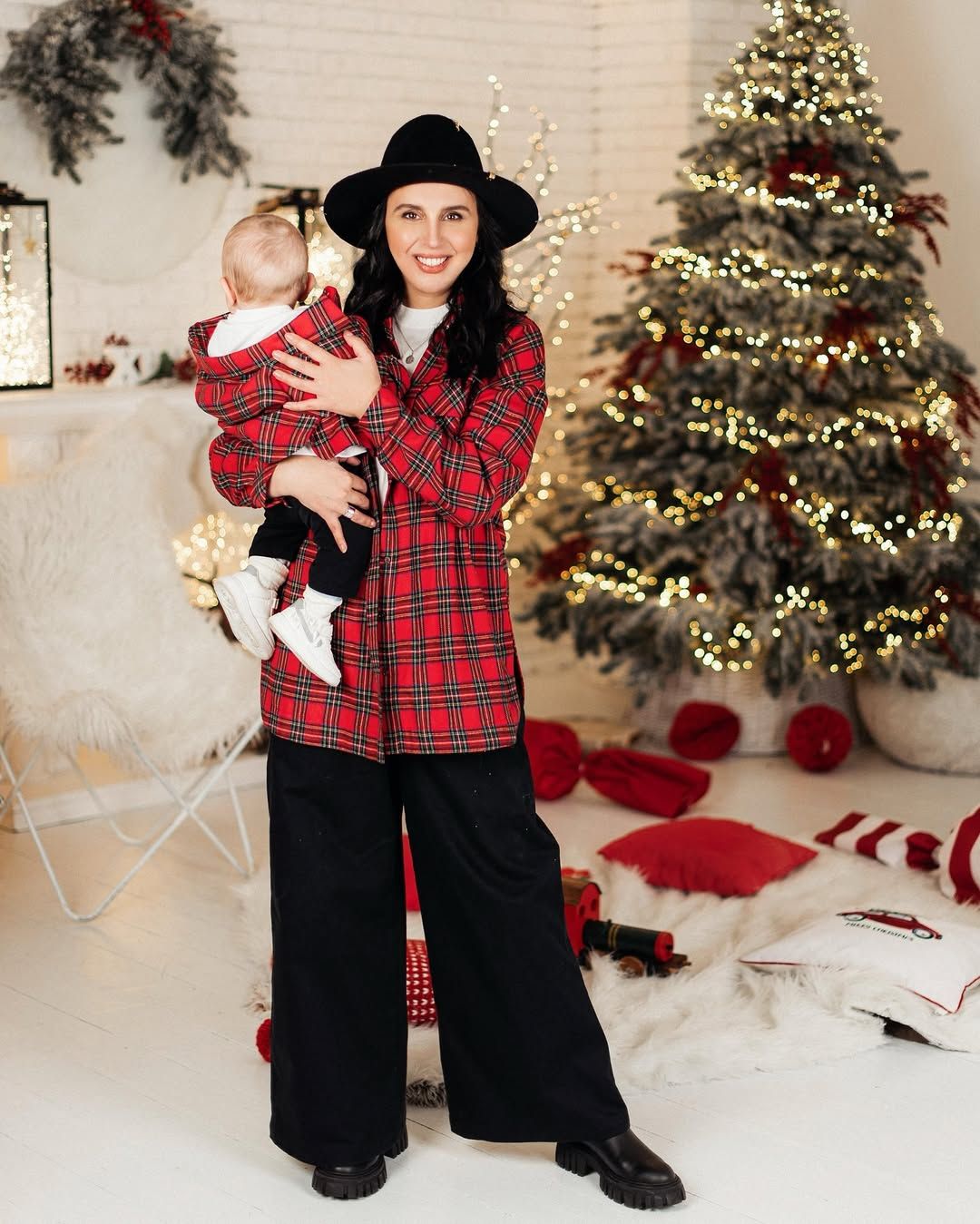 Джамала сделала стильную фотосессию с сыновьями в Family Look – фото - 673415 Джамала сделала стильную фотосессию с сыновьями в Family Look – фото - фото 673415