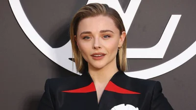 Актриса Хлоя Грейс Морец готовится к свадьбе с возлюбленной, которая позировала для Playboy