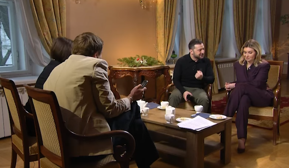 Зеленский рассказал, что исцелил раненого бойца — смешная реакция Елены Зеленской - 673917 Зеленский рассказал, что исцелил раненого бойца — смешная реакция Елены Зеленской - фото 673917