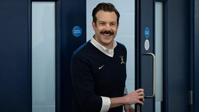 Устрой себе отдых: это 5 легких сериалов, которые прогонят усталость