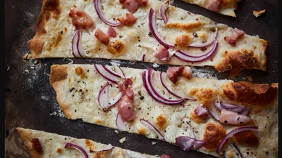Готовим "огненный" пирог с салом и луком FLAMMKUCHEN
