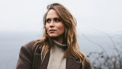 Анна Кошмал показала, як вагітною займається йогою й стає на голову: прихильники під враженням