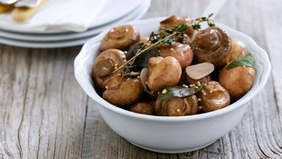 Маринованные шампиньоны – быстрый рецепт, с которым справится и начинающий