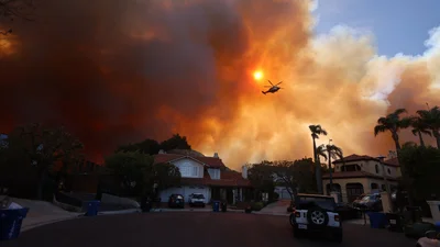 Лос-Анджелес в огне: богатые дома мировых знаменитостей охватил масштабный лесной пожар