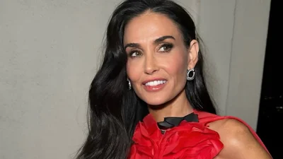 Деми Мур могут "отменить" из-за поцелуя с 15-летним парнем