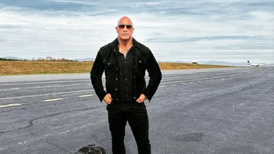 Новий рівень реклами: голомозий Двейн Джонсон рекомендує шампуні для волосся