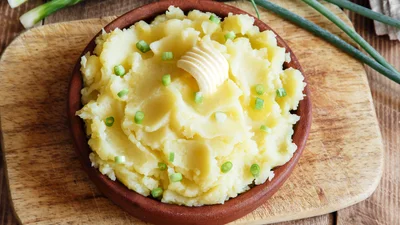 Готуємо ніжне картопляне пюре з часником від Ектора Хіменес-Браво