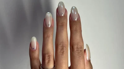 "Сніговий" манікюр – найстильніший нейл-тренд зими 2025