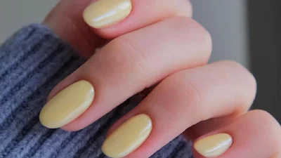 Зимнее настроение в маникюре: Надя Дорофеева показала главный цвет сезона