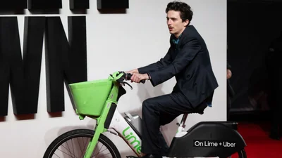 Тимоти Шаламе выпендривался на красной дорожке, за что получил штраф