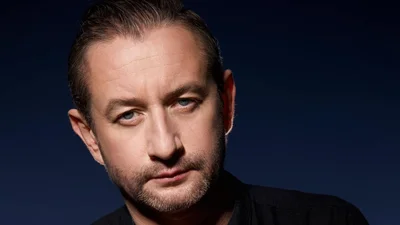 Сергій Жадан відповів жартами на коментар, де його назвали естрадним співаком