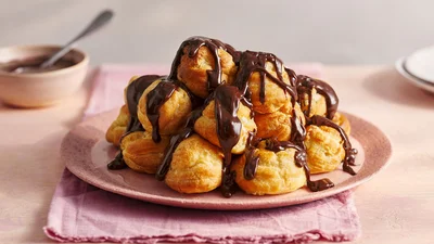 Заварні тістечка з кремом – безпрограшний рецепт профітролів