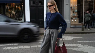 Забудь о джинсах: 4 стильные модели брюк, которые будут популярны в 2025 году