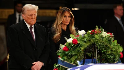 Меланія Трамп вразила всіх розкішним образом від Dior напередодні інавгурації - фото