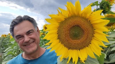 67-летний украинский актер стал отцом в третий раз: не испугался партнерских родов