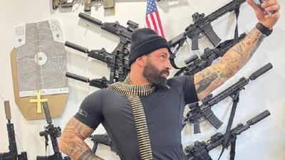 "Нуль проблем": Даніель Салем поділився ніжним моментом батьківства – миє волосся донечці