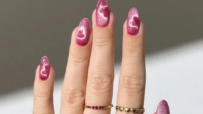 С атмосферой любви: самые стильные маникюры ко Дню святого Валентина