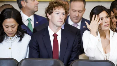 Джордж Буш молодший корчив мармизи, а Цукерберг дивився в декольте: прикольні моменти з інавгурації Дональда Трампа