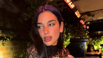 Маниакальная ситуация: фанаты изрядно напугали Дуа Липу в Чили, куда она прилетела по работе