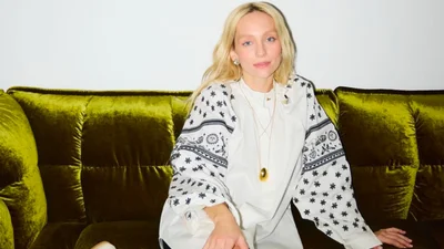 Певица ROXOLANA похвасталась минималистичным татуировкой