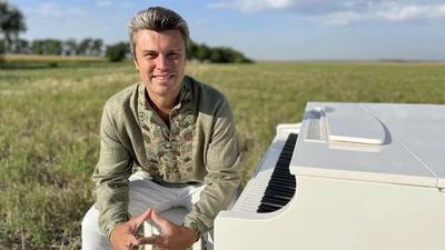 Композитор Евгений Хмара ответил на хейт из-за того, что ездит за границу во время войны