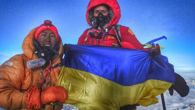 От космоса до Эвереста: топ самых невероятных мест, где развевался украинский флаг