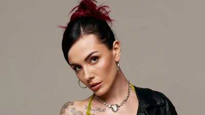 MamaRika уколола себе в лицо "кое-что отвратительное" от лосося, чтобы омолодиться