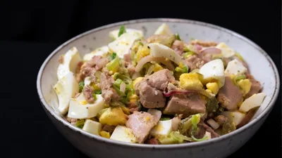 Домашній хіт: простий рецепт салату з печінкою та горошком