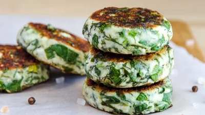 Когда захотелось чего-то солененького: готовим сырники с зеленью