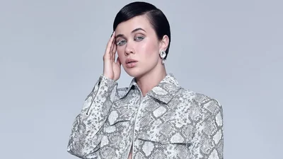 Певица Lida Lee в прозрачном белье похвасталась сочной фигуркой