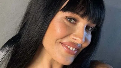 Даша Астафьева похвасталась пышной грудью в соблазнительных нарядах